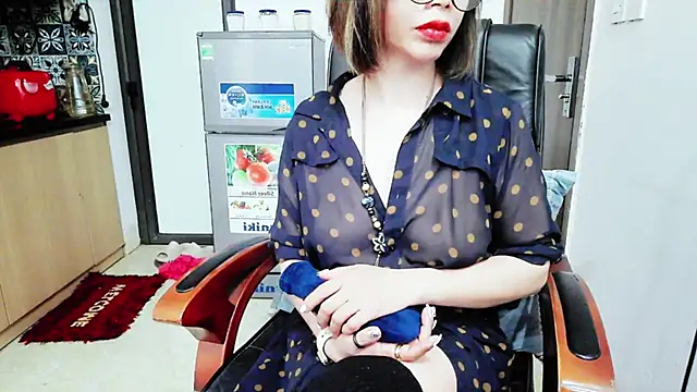 Snapshot of Miu-Le chatting on December 3, 2025, 9:46 pm Miu-Le online show from December 3, 2025, 9:46 pm