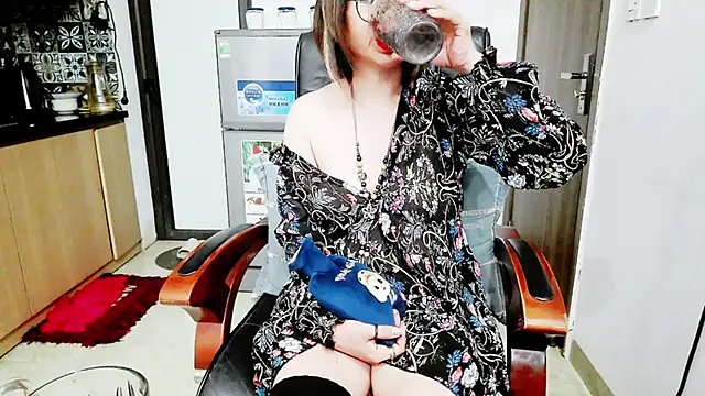 Snapshot of Miu-Le chatting on December 13, 2025, 8:47 pm Miu-Le online show from December 13, 2025, 8:47 pm