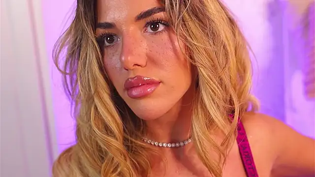 ClaraHazel online show from November 26, 2025, 5:19 am