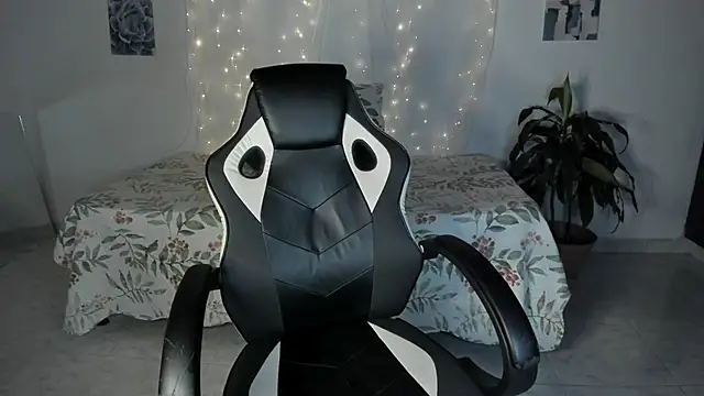 Riana Kean online show from October 31, 2025, 3:07 am