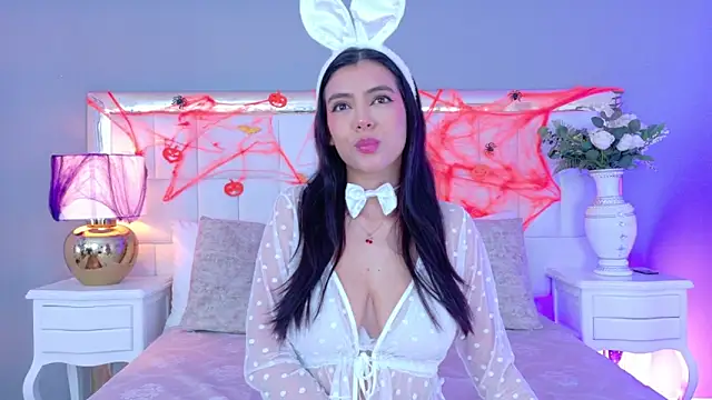 Julie Bennet online show from October 22, 2025, 4:13 am