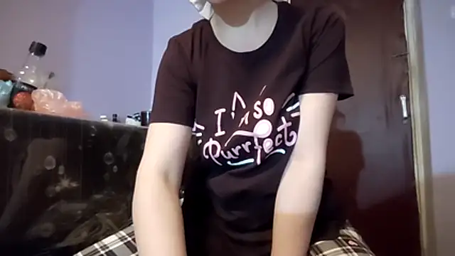  Kitti  online show from December 14, 2025, 8:02 pm