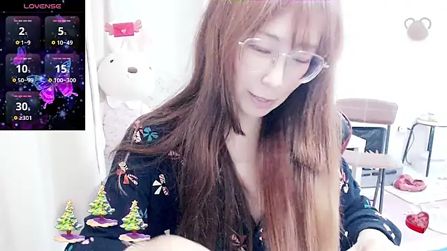 aFanny online show from March 9, 2025, 2:10 pm