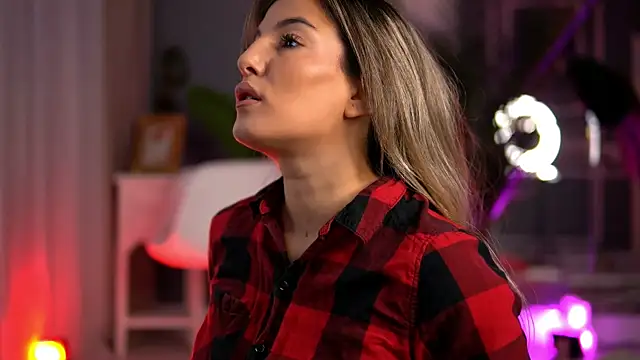 KellyMathews online show from September 26, 2025, 2:04 am