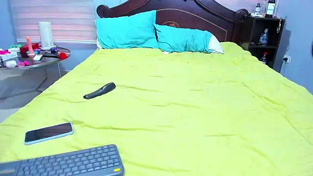 bella-black online show from February 20, 2025, 12:04 pm