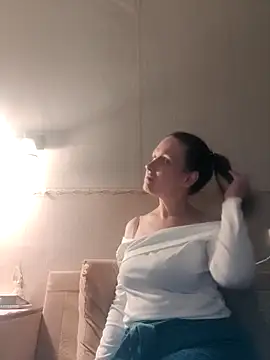 Evelina cute online show from November 13, 2025, 4:06 pm