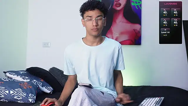 harrytwink18 online show from January 7, 2025, 1:24 pm