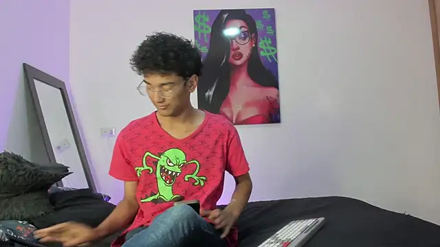 harrytwink18 online show from January 30, 2025, 1:42 pm