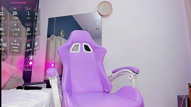 Snapshot of IsabellaBromsS chatting on December 17, 2024, 12:34 am IsabellaBromsS online show from December 17, 2024, 12:34 am