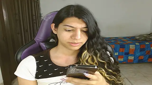 Snapshot of engielphoenis14 chatting on October 18, 2025, 1:08 am engielphoenis14 online show from October 18, 2025, 1:08 am