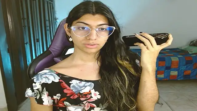 Snapshot of engielphoenis14 chatting on December 3, 2025, 2:30 am engielphoenis14 online show from December 3, 2025, 2:30 am