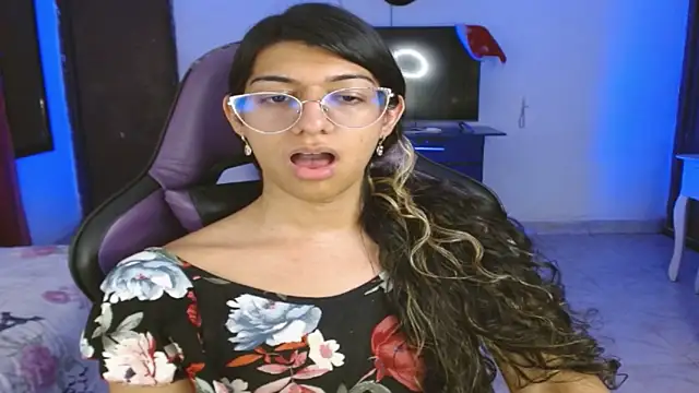 Snapshot of engielphoenis14 chatting on December 15, 2025, 12:59 am engielphoenis14 online show from December 15, 2025, 12:59 am