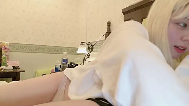 NANAchan R online show from February 18, 2025, 4:59 pm