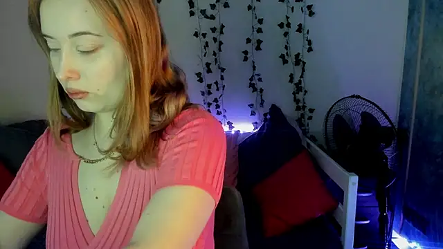 Snapshot of Emily_Gin chatting on February 5, 2025, 2:40 am Emily Gin online show from February 5, 2025, 2:40 am