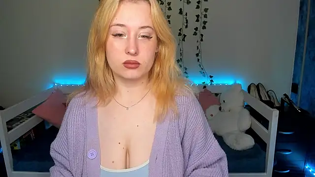 Snapshot of Emily_Gin chatting on October 8, 2025, 2:42 am Emily Gin online show from October 8, 2025, 2:42 am