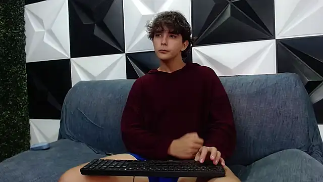 Snapshot of Dani_cumboy chatting on December 11, 2024, 1:58 am Dani cumboy online show from December 11, 2024, 1:58 am