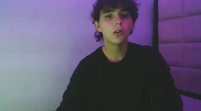Snapshot of Dani_cumboy chatting on December 15, 2024, 2:52 am Dani cumboy online show from December 15, 2024, 2:52 am