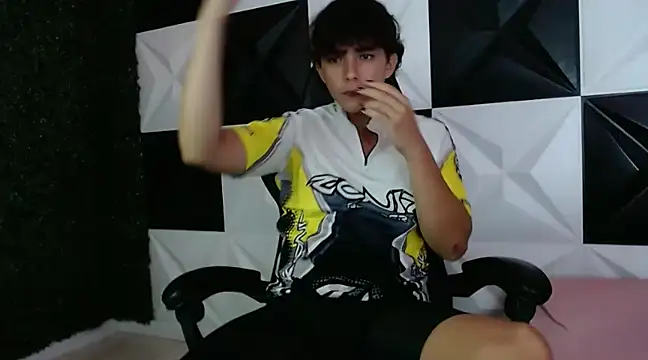 Snapshot of Dani_cumboy chatting on December 19, 2024, 4:56 am Dani cumboy online show from December 19, 2024, 4:56 am