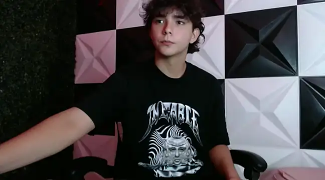 Snapshot of Dani_cumboy chatting on December 20, 2024, 3:03 am Dani cumboy online show from December 20, 2024, 3:03 am