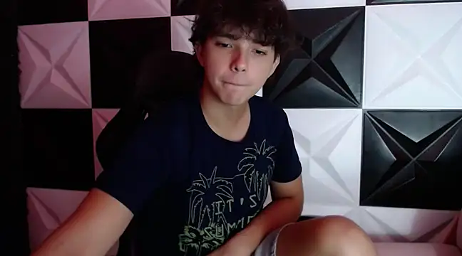 Snapshot of Dani_cumboy chatting on December 21, 2024, 3:47 am Dani cumboy online show from December 21, 2024, 3:47 am