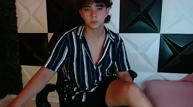 Snapshot of Dani_cumboy chatting on February 13, 2025, 2:23 am Dani cumboy online show from February 13, 2025, 2:23 am
