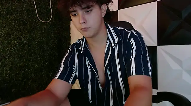 Snapshot of Dani_cumboy chatting on February 14, 2025, 2:50 am Dani cumboy online show from February 14, 2025, 2:50 am