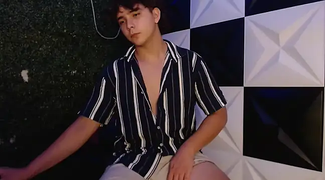 Snapshot of Dani_cumboy chatting on February 20, 2025, 3:56 am Dani cumboy online show from February 20, 2025, 3:56 am