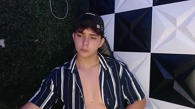 Snapshot of Dani_cumboy chatting on February 24, 2025, 4:49 am Dani cumboy online show from February 24, 2025, 4:49 am