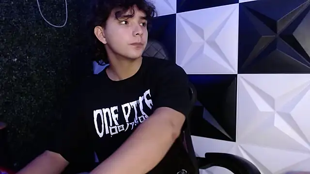 Snapshot of Dani_cumboy chatting on March 7, 2025, 5:40 am Dani cumboy online show from March 7, 2025, 5:40 am