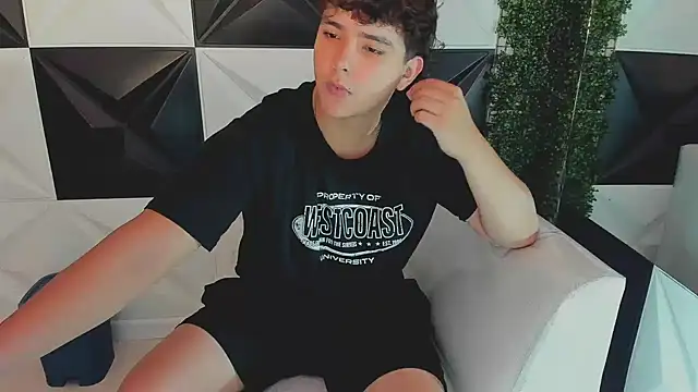 Snapshot of Dani_cumboy chatting on October 11, 2025, 1:42 pm Dani cumboy online show from October 11, 2025, 1:42 pm