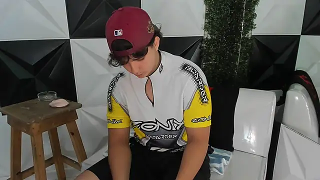 Dani cumboy online show from November 18, 2025, 2:54 pm