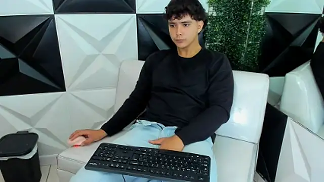 Dani cumboy online show from November 26, 2025, 1:45 pm