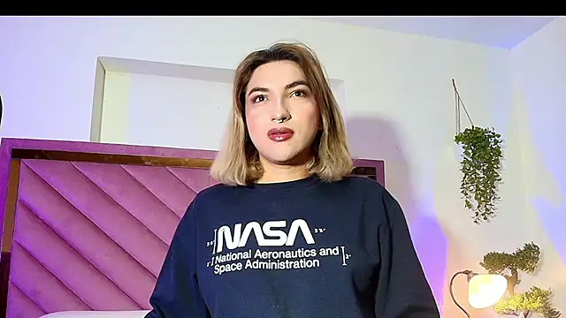 TomLondon  online show from September 24, 2025, 11:13 am