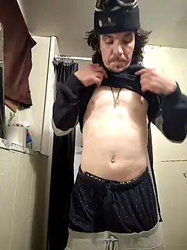 Snapshot of Lilsmokeshow017 chatting on November 13, 2025, 6:40 pm Lilsmokeshow017 online show from November 13, 2025, 6:40 pm