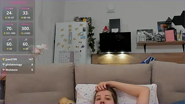 Girl alone home online show from November 29, 2025, 4:43 pm