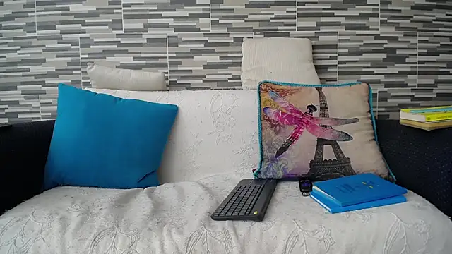 VioletaGomezCo online show from September 27, 2025, 1:05 pm