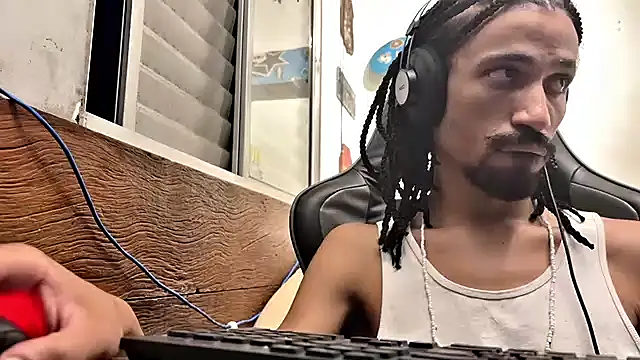 Snapshot of hotcamboy420 chatting on February 7, 2025, 4:27 am hotcamboy420 online show from February 7, 2025, 4:27 am