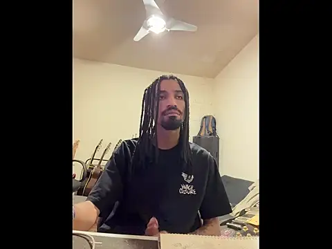 Snapshot of hotcamboy420 chatting on September 10, 2025, 5:07 am hotcamboy420 online show from September 10, 2025, 5:07 am