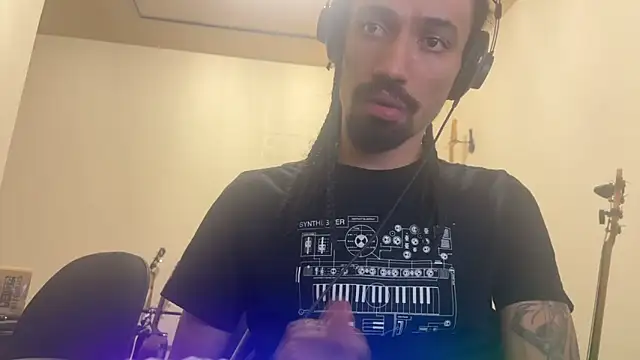 Snapshot of hotcamboy420 chatting on October 27, 2025, 3:21 am hotcamboy420 online show from October 27, 2025, 3:21 am