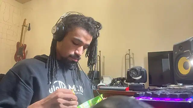 Snapshot of hotcamboy420 chatting on November 3, 2025, 1:23 pm hotcamboy420 online show from November 3, 2025, 1:23 pm