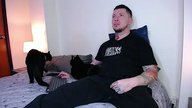 Snapshot of Adam_tatto chatting on January 21, 2025, 2:43 am Adam tatto online show from January 21, 2025, 2:43 am