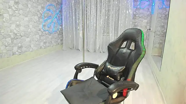 Snapshot of JessicaFamee chatting on September 20, 2025, 12:11 am JessicaFamee online show from September 20, 2025, 12:11 am