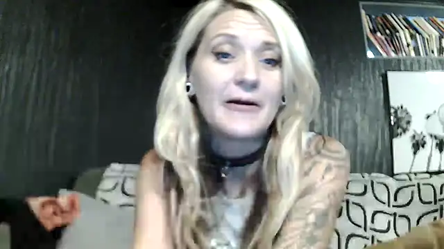 Candalicious online show from November 19, 2025, 11:38 pm