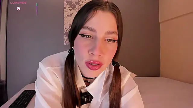 Snapshot of LynnSam_ chatting on September 27, 2025, 11:10 pm LynnSam online show from September 27, 2025, 11:10 pm