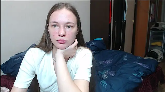 leila bambi  online show from March 14, 2025, 9:54 pm