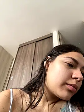 Snapshot of Latina_vanessa chatting on September 28, 2025, 5:18 pm Latina vanessa online show from September 28, 2025, 5:18 pm