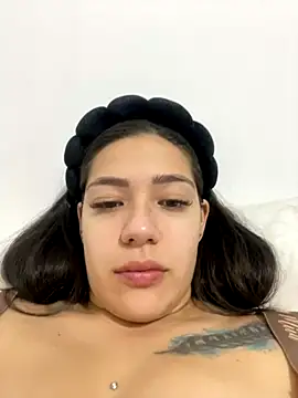 Snapshot of Latina_vanessa chatting on October 31, 2025, 4:13 am Latina vanessa online show from October 31, 2025, 4:13 am