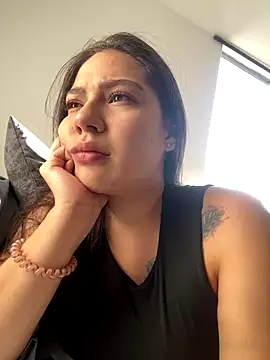 Snapshot of Latina_vanessa chatting on November 5, 2025, 9:15 pm Latina vanessa online show from November 5, 2025, 9:15 pm