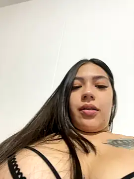 Snapshot of Latina_vanessa chatting on November 16, 2025, 4:29 am Latina vanessa online show from November 16, 2025, 4:29 am