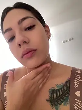 Snapshot of Latina_vanessa chatting on December 2, 2025, 1:39 pm Latina vanessa online show from December 2, 2025, 1:39 pm